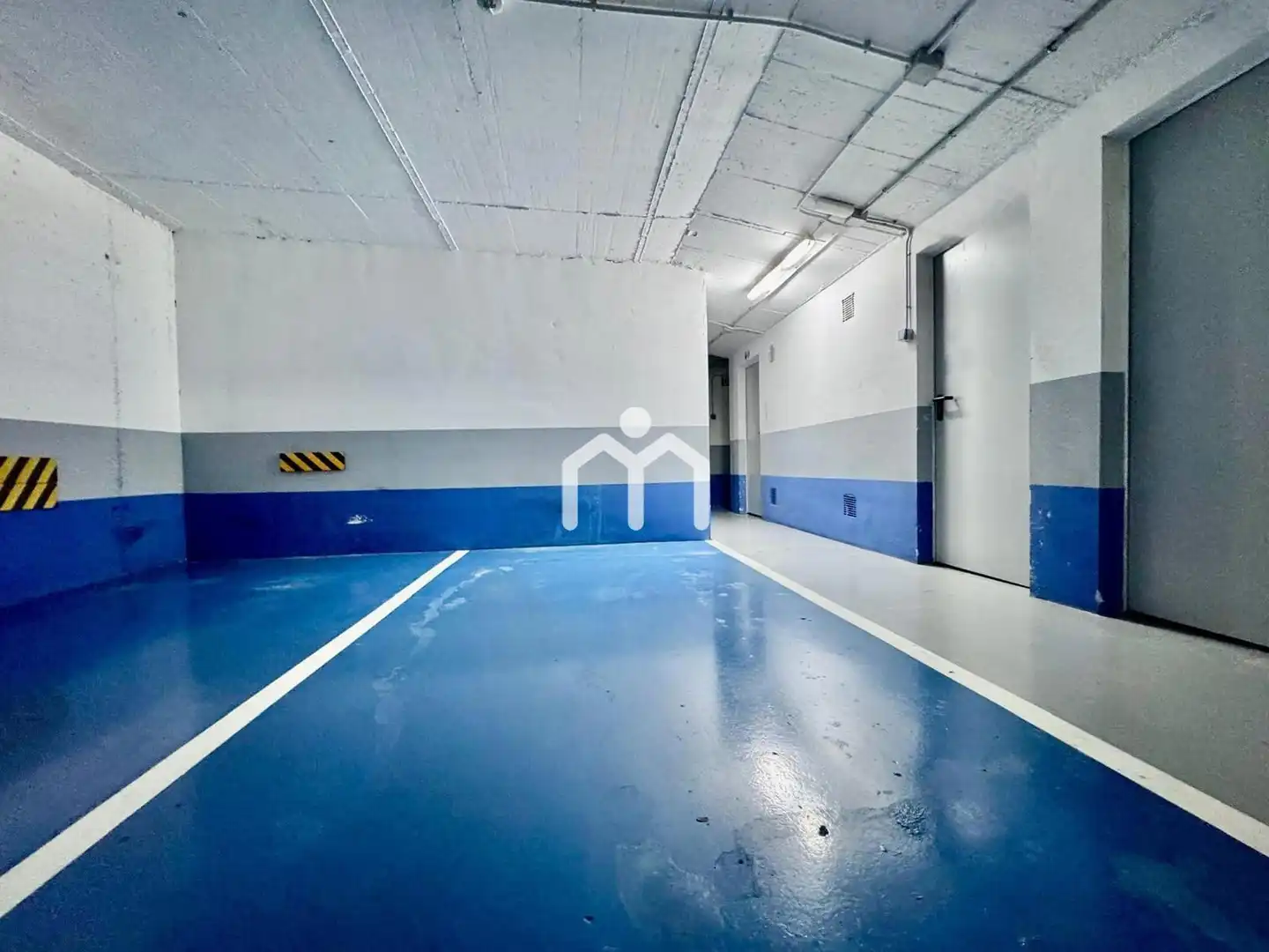 Parking of Flat for sale in Badalona  with Air Conditioner, Heating and Parquet flooring