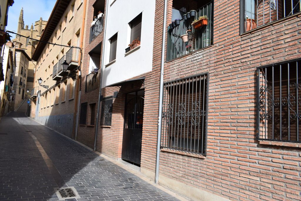 Vista exterior de Pis en venda en  Huesca Capital amb Moblat
