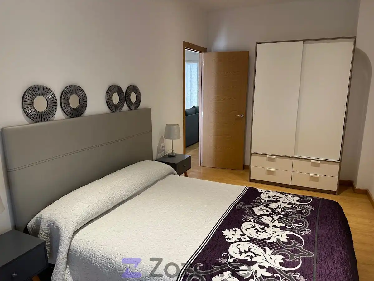 Dormitori de Apartament de lloguer en Valencia amb Aire condicionat, Terrassa i Moblat