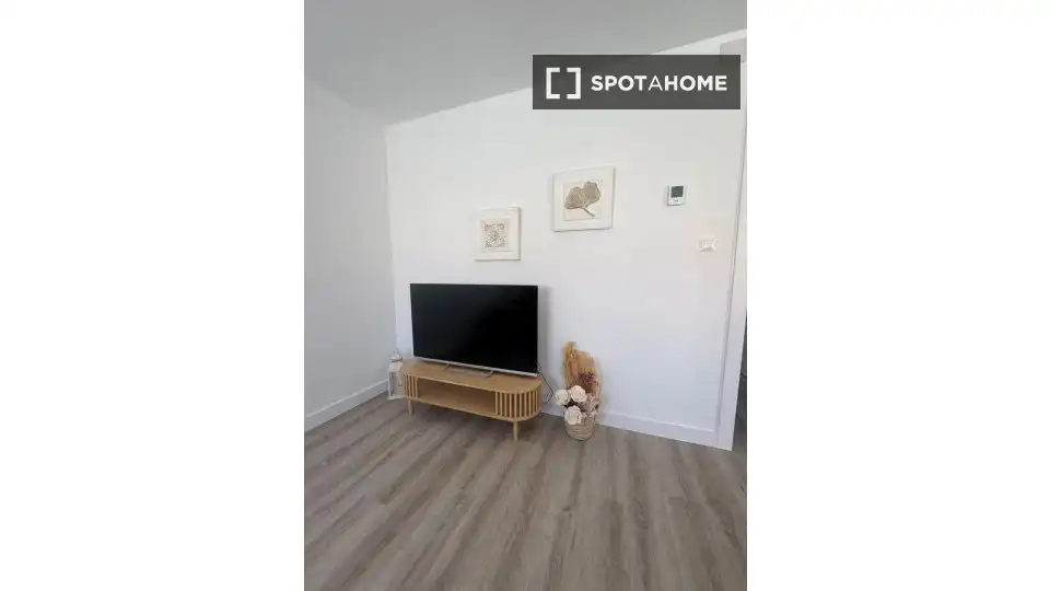 Bedroom of Flat for rent in Madrid  with Air Conditioner, Heating and Furnished