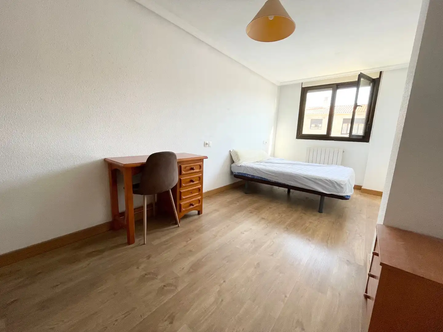 Bedroom of Flat for rent in Salamanca  with Heating, Parquet flooring and Furnished