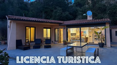 CASA DE 4 HABITACIONES CON PISCINA Y GARAJE Y LICENCIA TURÍSTICA EN SERRA BRAVA
