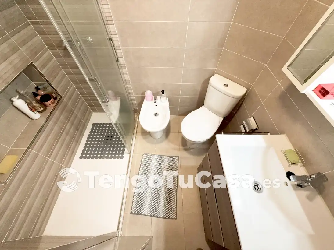Bathroom of Flat for rent in Madrid  with Heating, Furnished and Oven