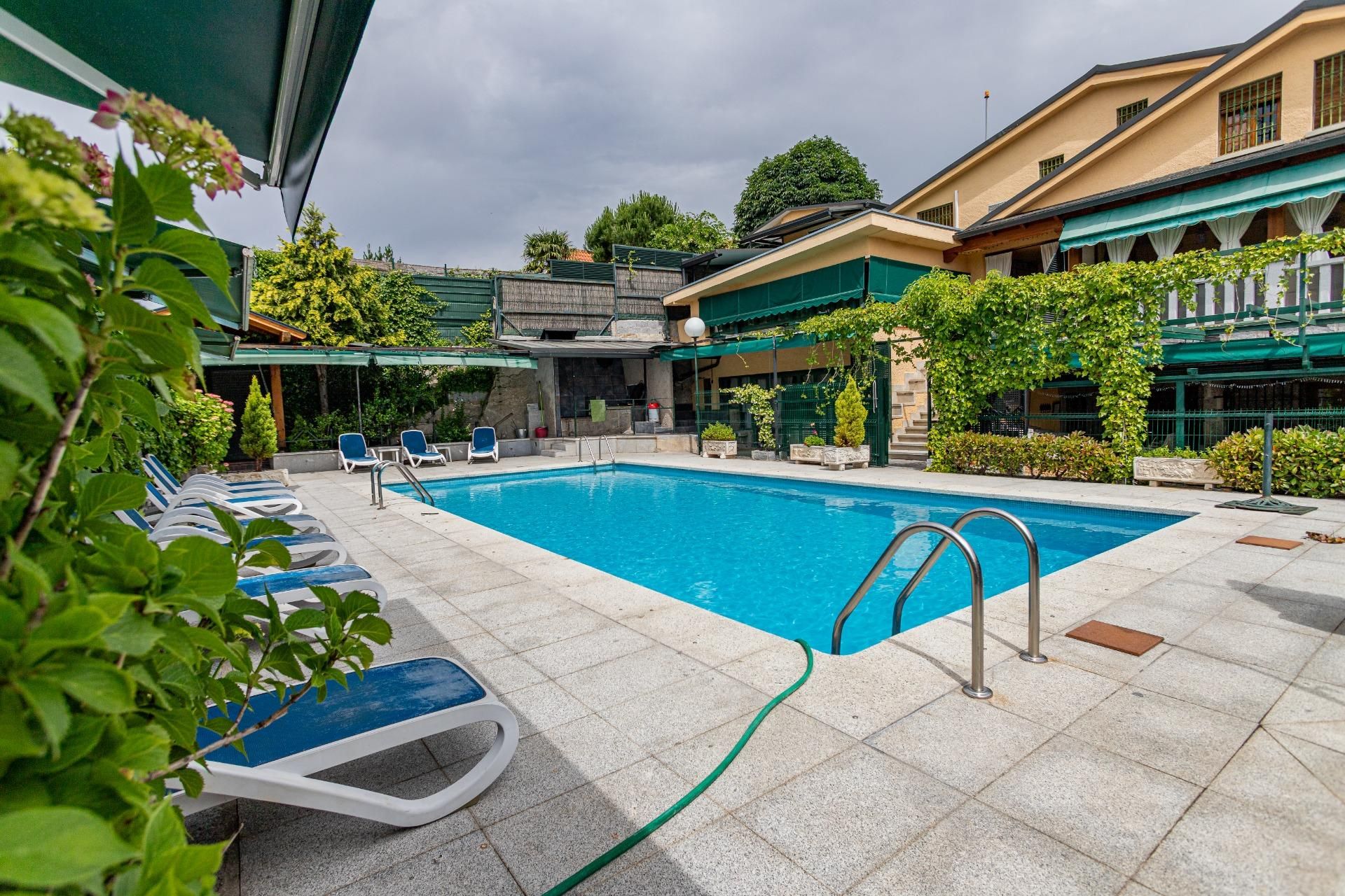 Piscina de Casa o xalet en venda en El Boalo - Cerceda – Mataelpino amb Aire condicionat, Calefacció i Jardí privat