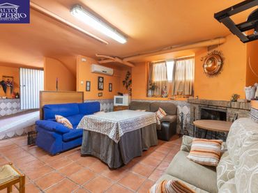 Adosado con balcón en venta en Pulianas