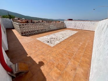Semi-detached house with balcony for sale in Carretera Toledo