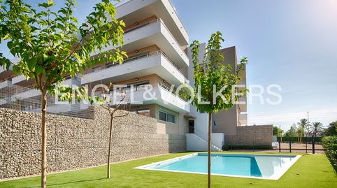 Ático de obra nueva con gran terraza y piscina comunitaria