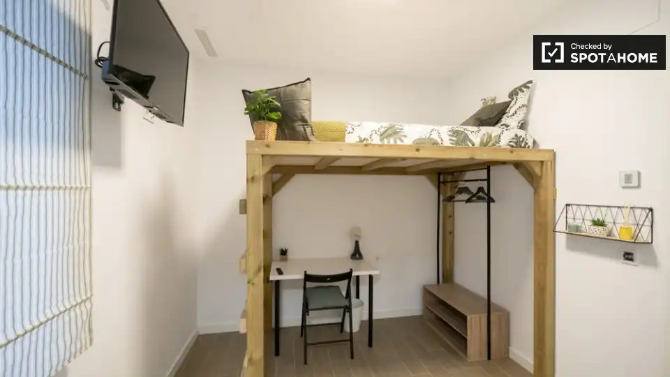 Bedroom of Flat for rent in Torrent  with Air Conditioner, Heating and Furnished
