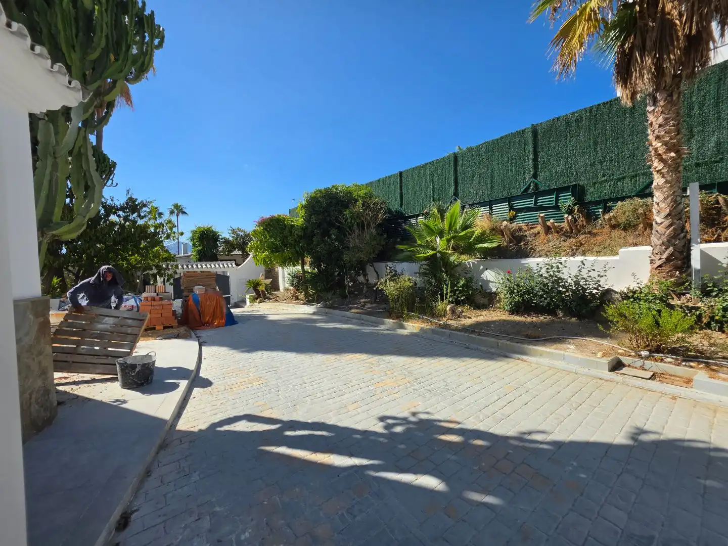 Vista exterior de Casa o xalet de lloguer en Marbella amb Jardí privat, Terrassa i Piscina