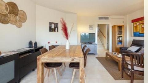 Foto 3 de Casa adosada en venda a Cabopino - Artola, Marbella