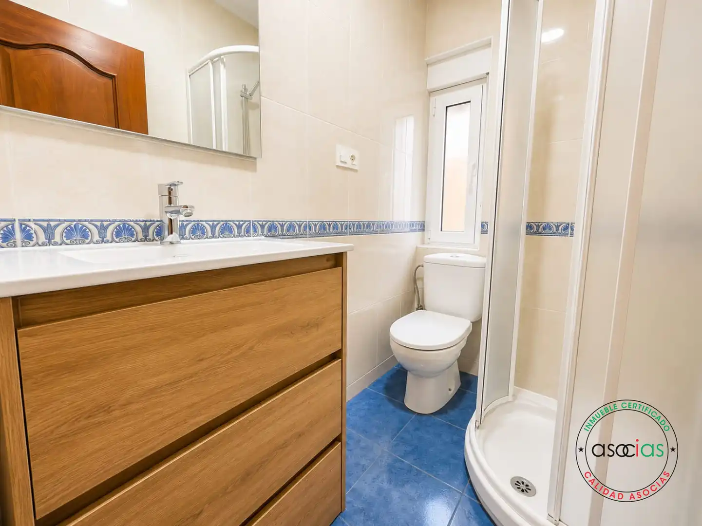 Bathroom of Flat for sale in Gijón   with Heating and Private garden