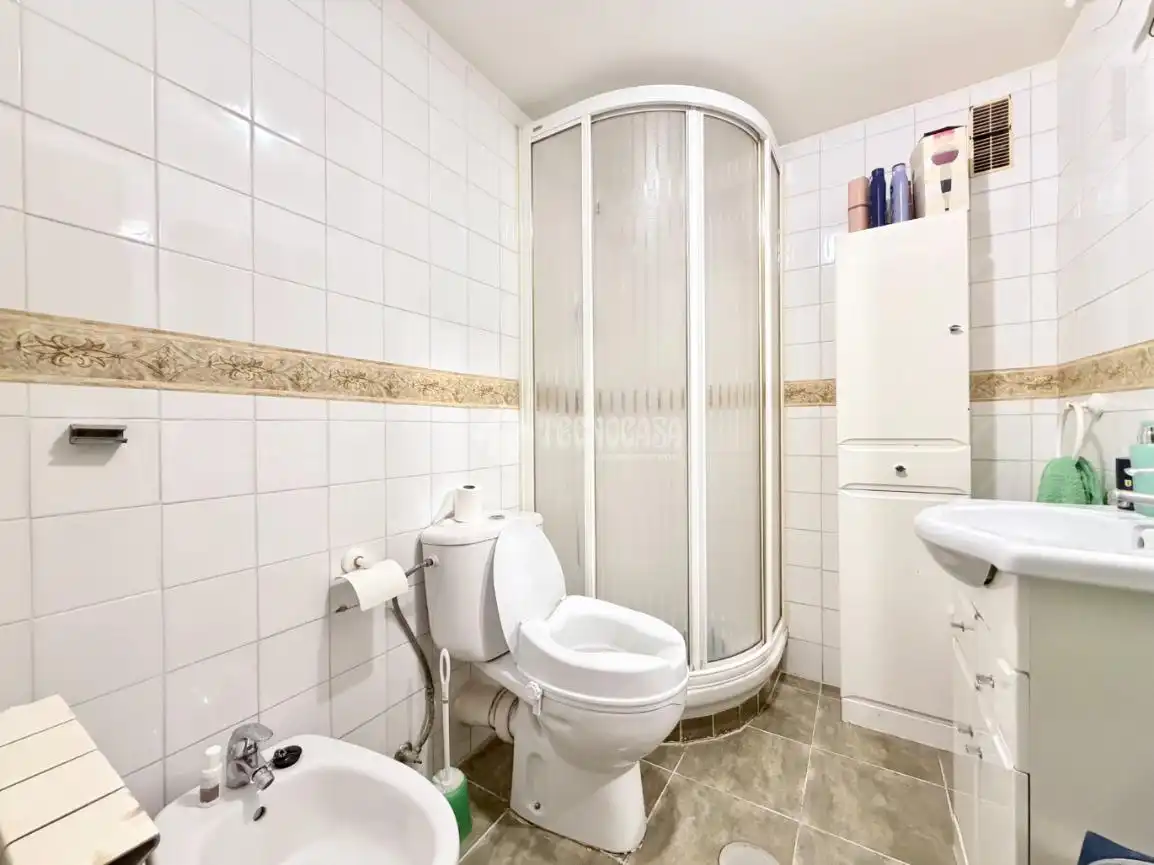 Badezimmer von Wohnung zum Verkauf in Madrid mit Klimaanlage, Heizung und Terrasse