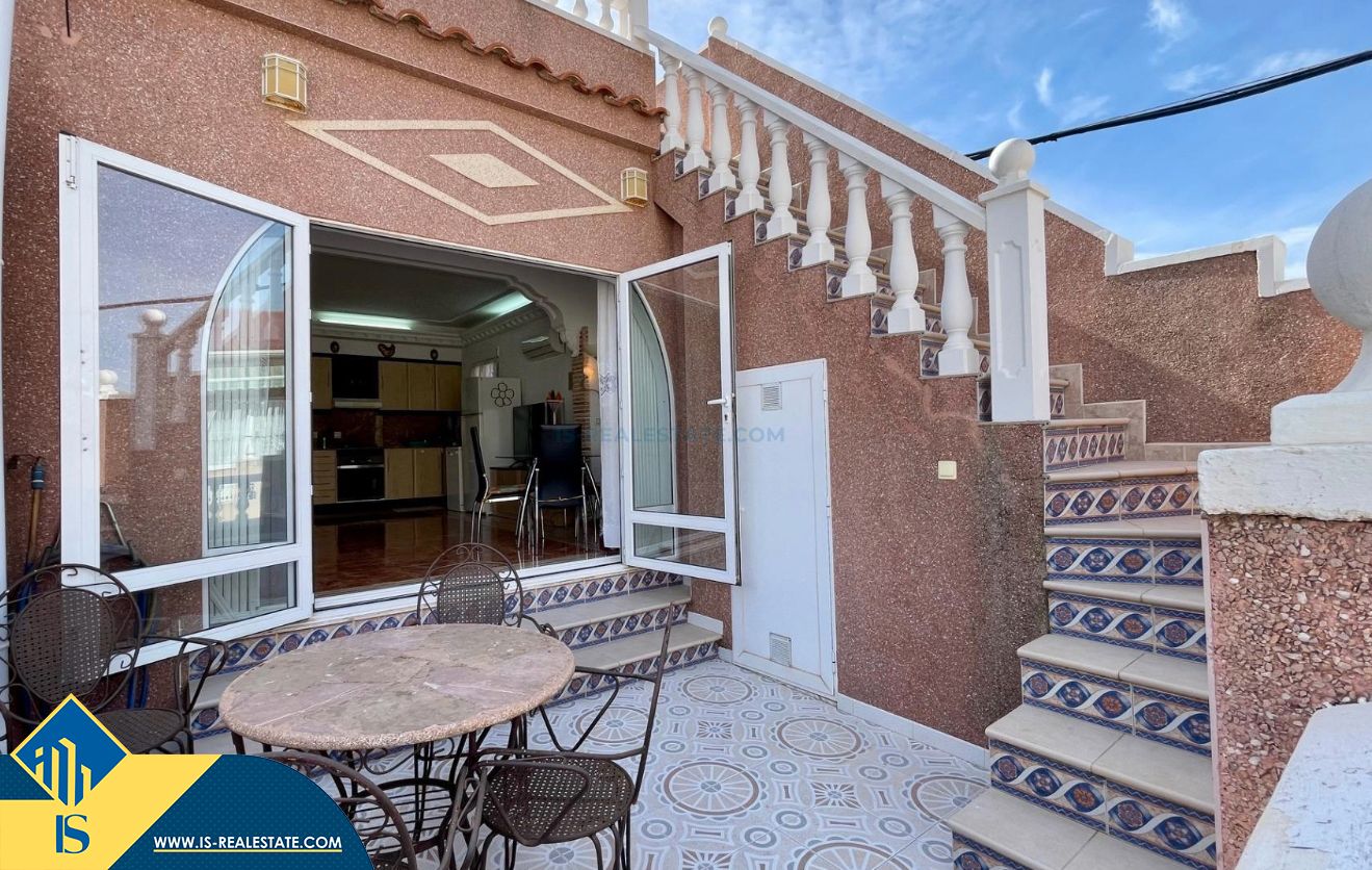 Vista exterior de Casa o xalet en venda en Torrevieja amb Aire condicionat, Calefacció i Terrassa