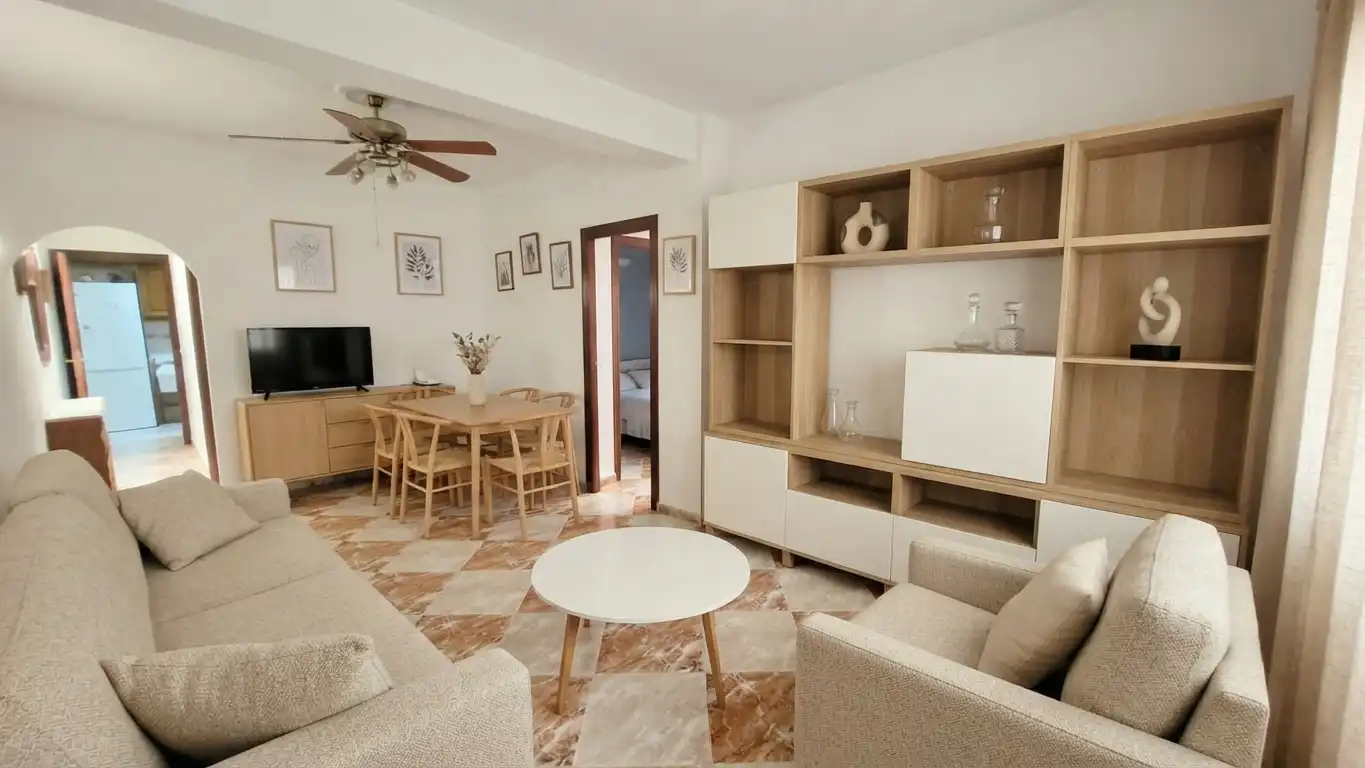 Sala d'estar de Casa adosada en venda en Rincón de la Victoria amb Aire condicionat, Terrassa i Traster