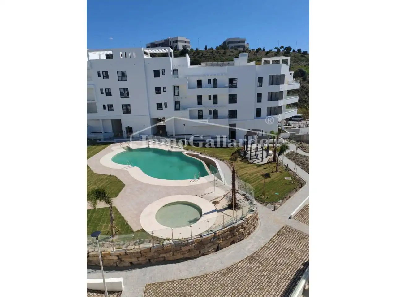 Vista exterior de Dúplex en venta en Málaga con Terraza y Piscina comunitaria