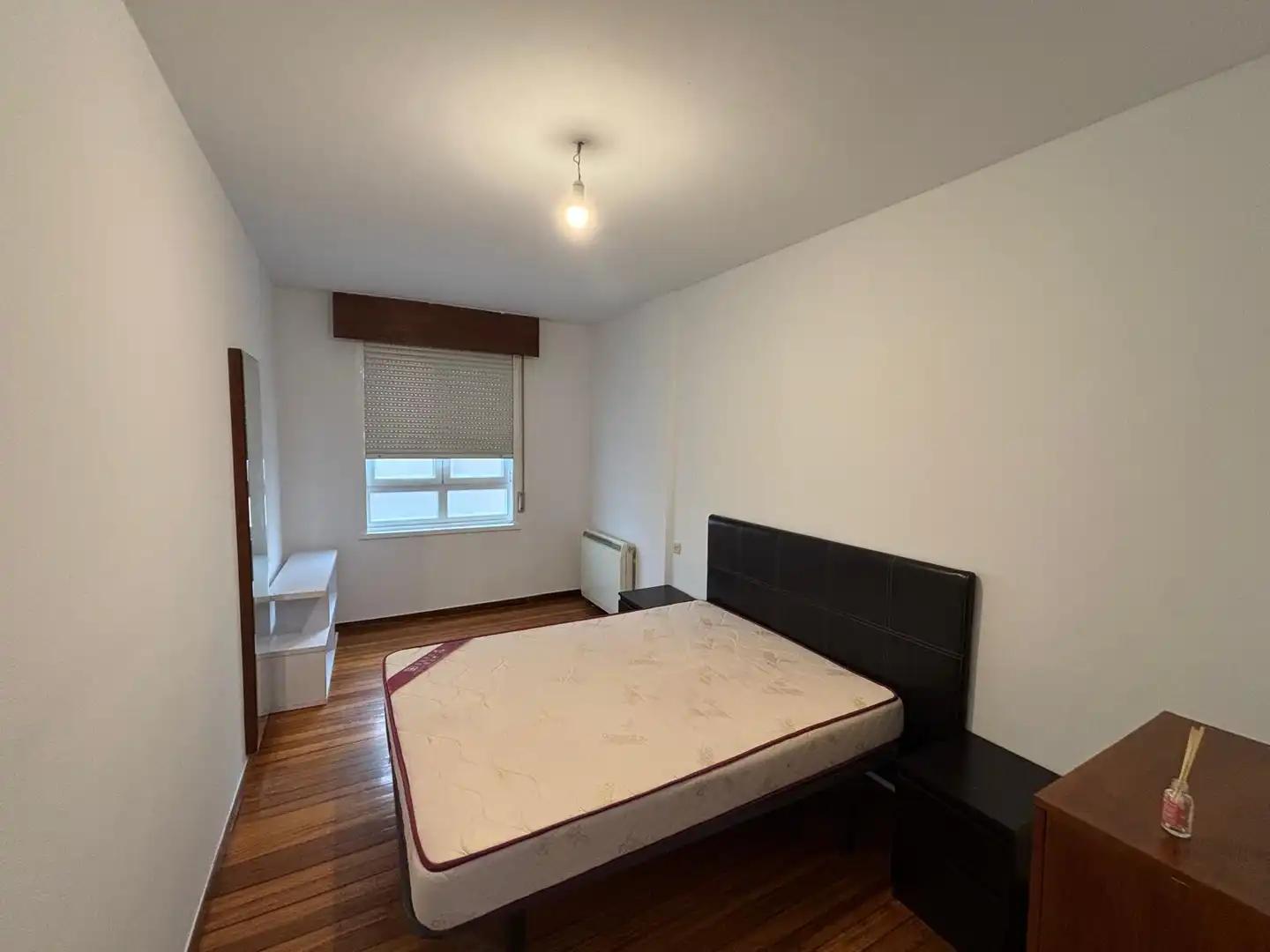 Bedroom of Flat for rent in Santiago de Compostela   with Furnished, Oven and Washing machine