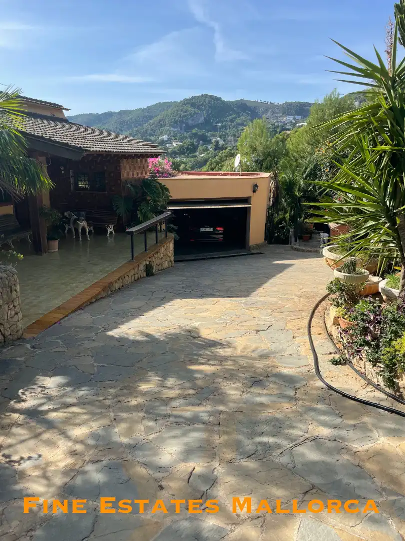 Aparcament de Casa o xalet en venda en  Palma de Mallorca amb Jardí privat, Terrassa i Piscina