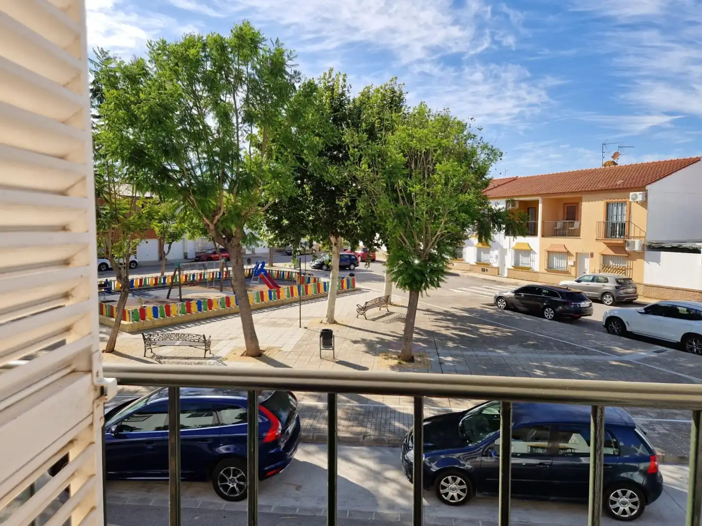 Aparcament de Casa adosada en venda en Umbrete amb Aire condicionat, Calefacció i Jardí privat