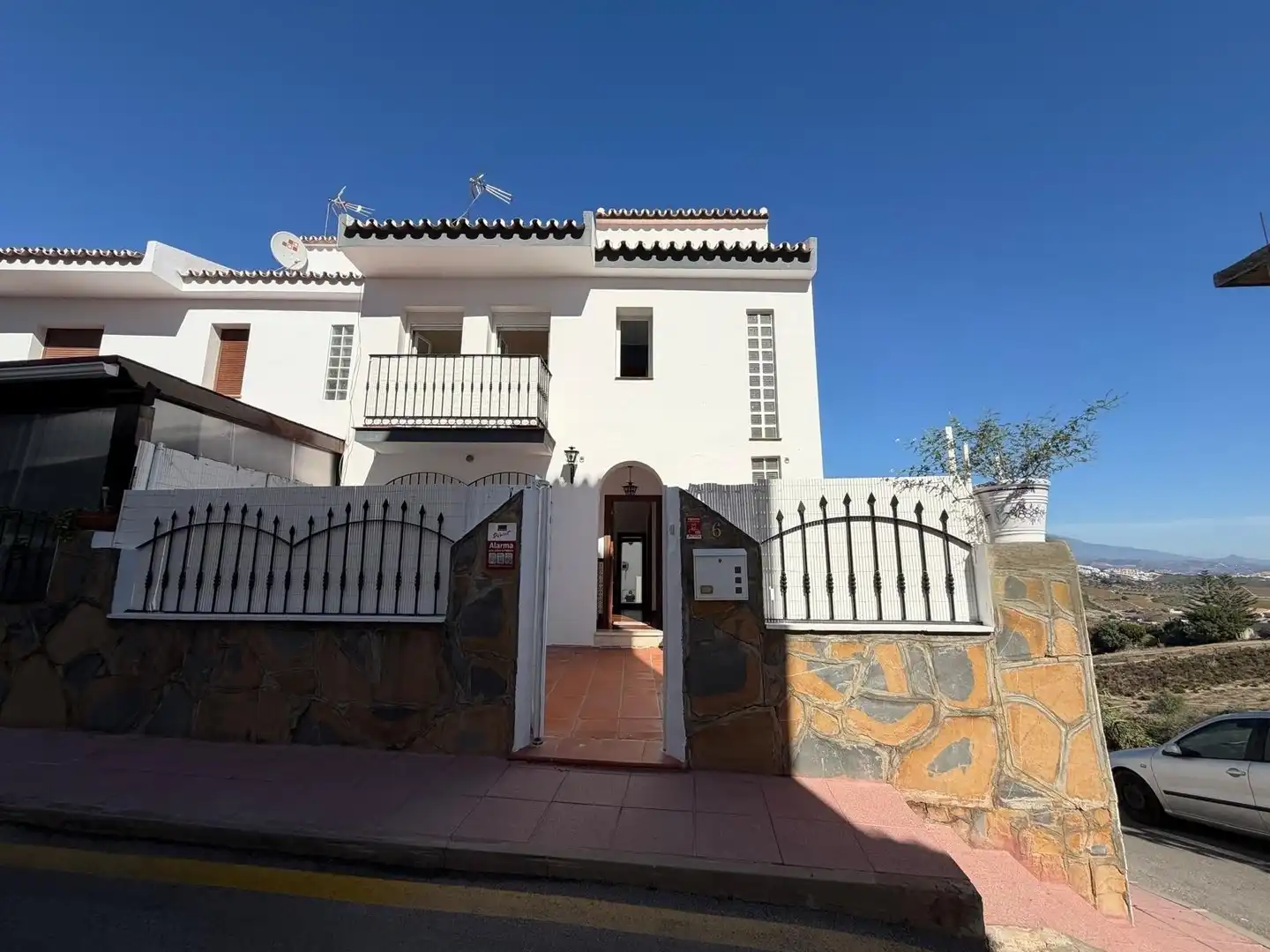 Vista exterior de Casa adosada en venda en Manilva Pueblo