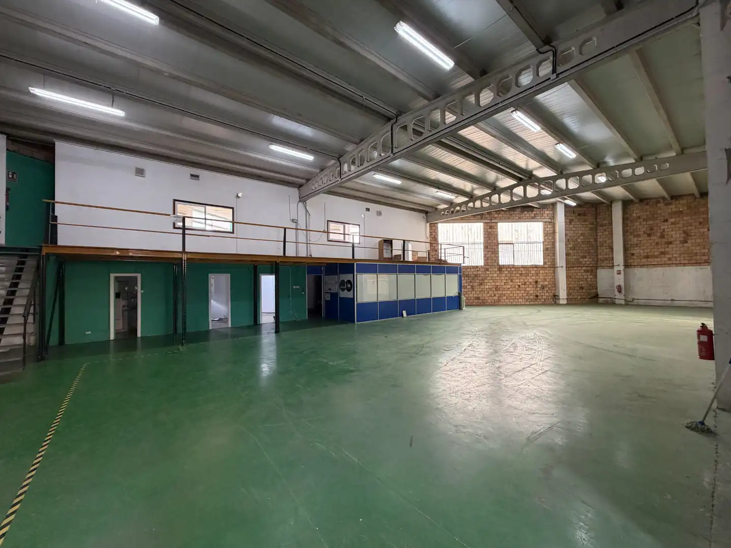 Fabrikhallen zur Miete in Vigo 