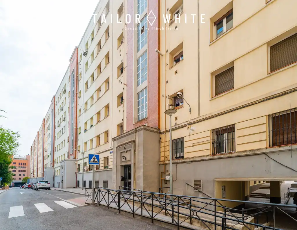 Außenansicht von Wohnung zur Miete in Madrid mit Klimaanlage, Heizung und Ofen