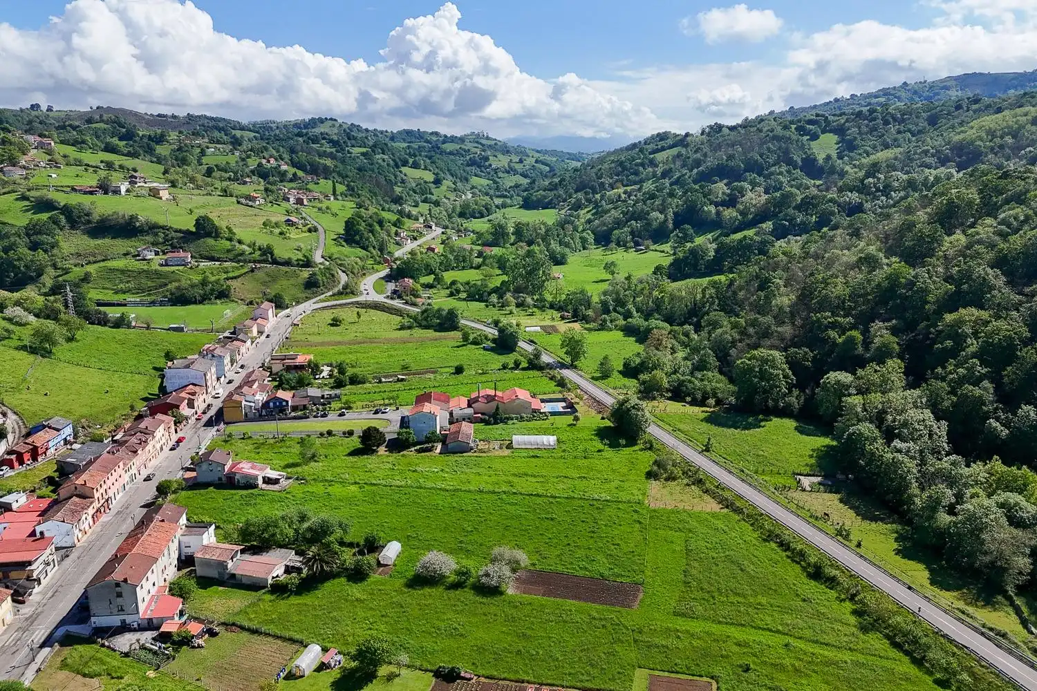 Vista exterior de Casa o chalet en venta en Bimenes
