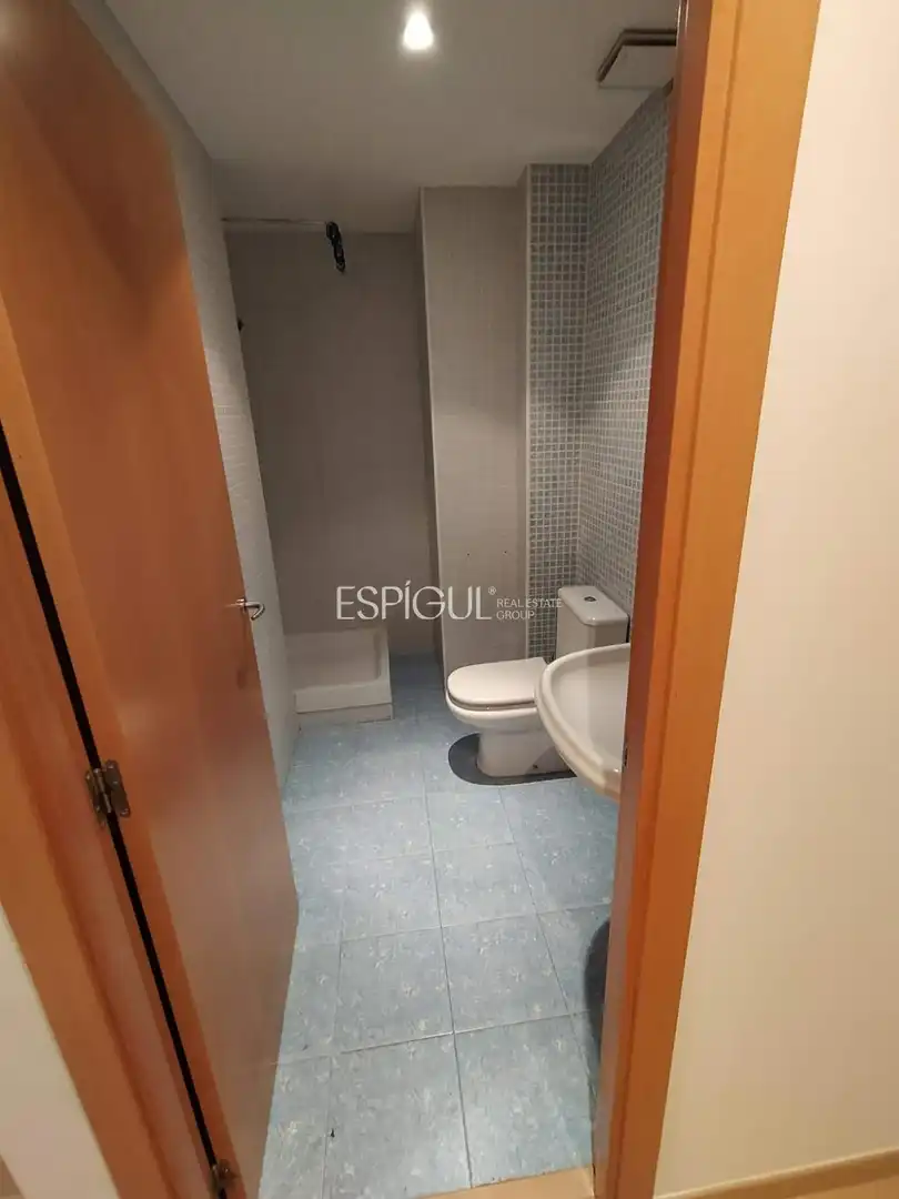 Badezimmer von Maisonette zum Verkauf in Girona mit Klimaanlage, Heizung und Parkett