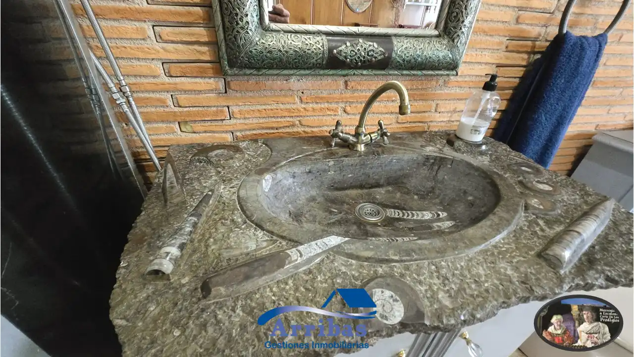 Bathroom of Houses for sale in Escalona  with Heating, Private garden and Terrace