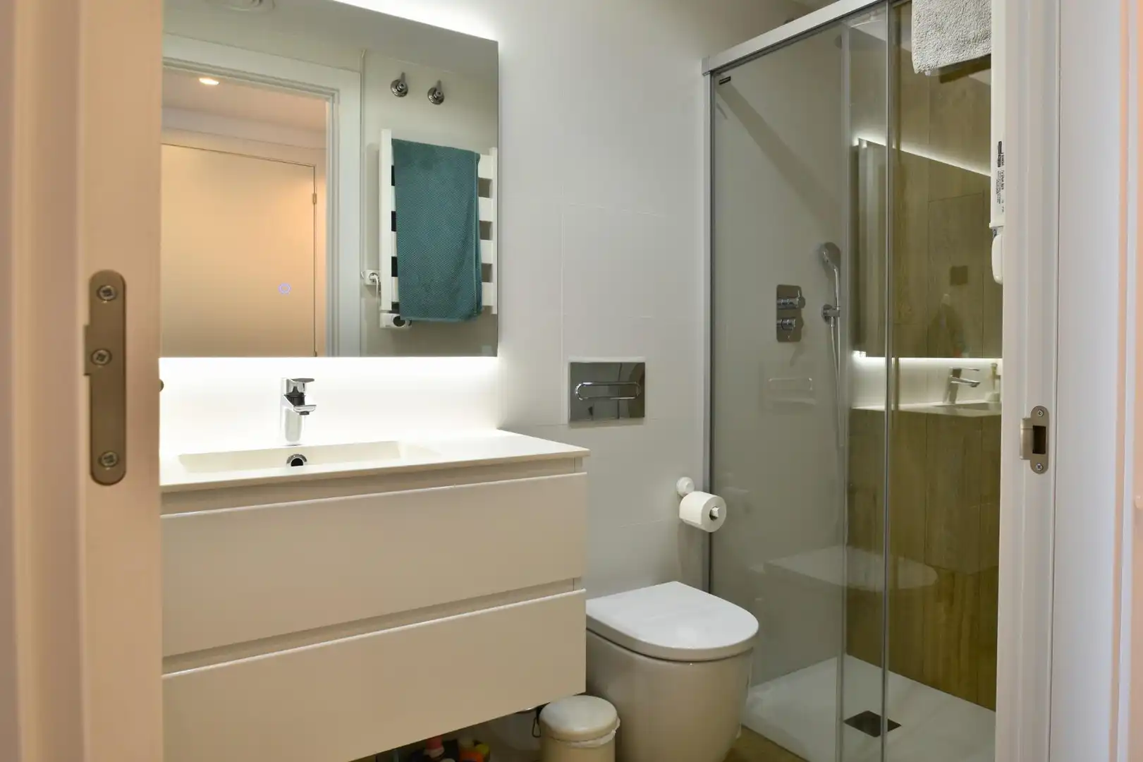 Bathroom of Flat for sale in Vilanova i la Geltrú  with Air Conditioner, Heating and Terrace