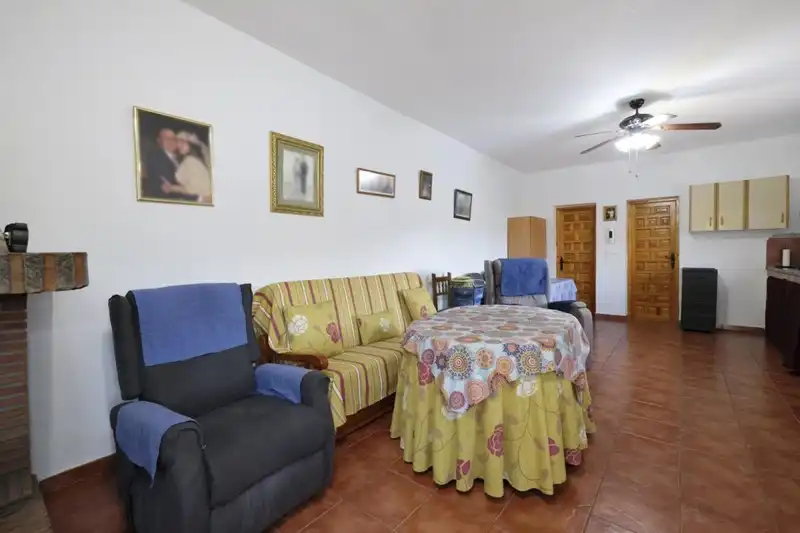 Casa rústica amb jardí en venda a Villamena, imagen 4