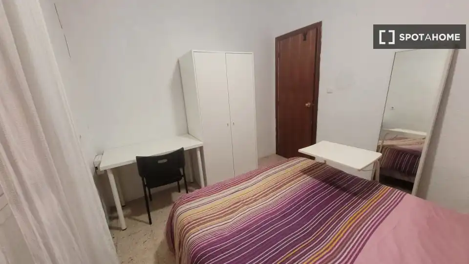 Habitación de Piso para compartir en Sevilla con Aire acondicionado, Terraza y Amueblado