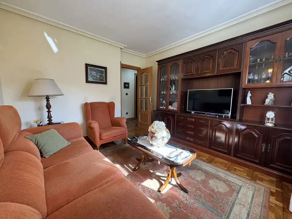 Sala d'estar de Pis en venda en Legazpi amb Calefacció, Traster i Balcó