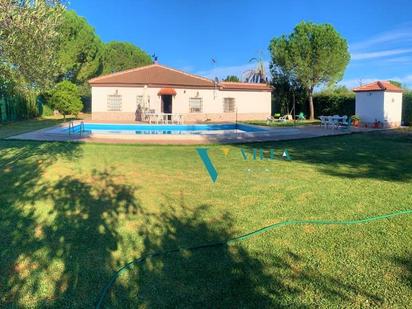 Garden of House or chalet for sale in Carmona  with Swimming Pool