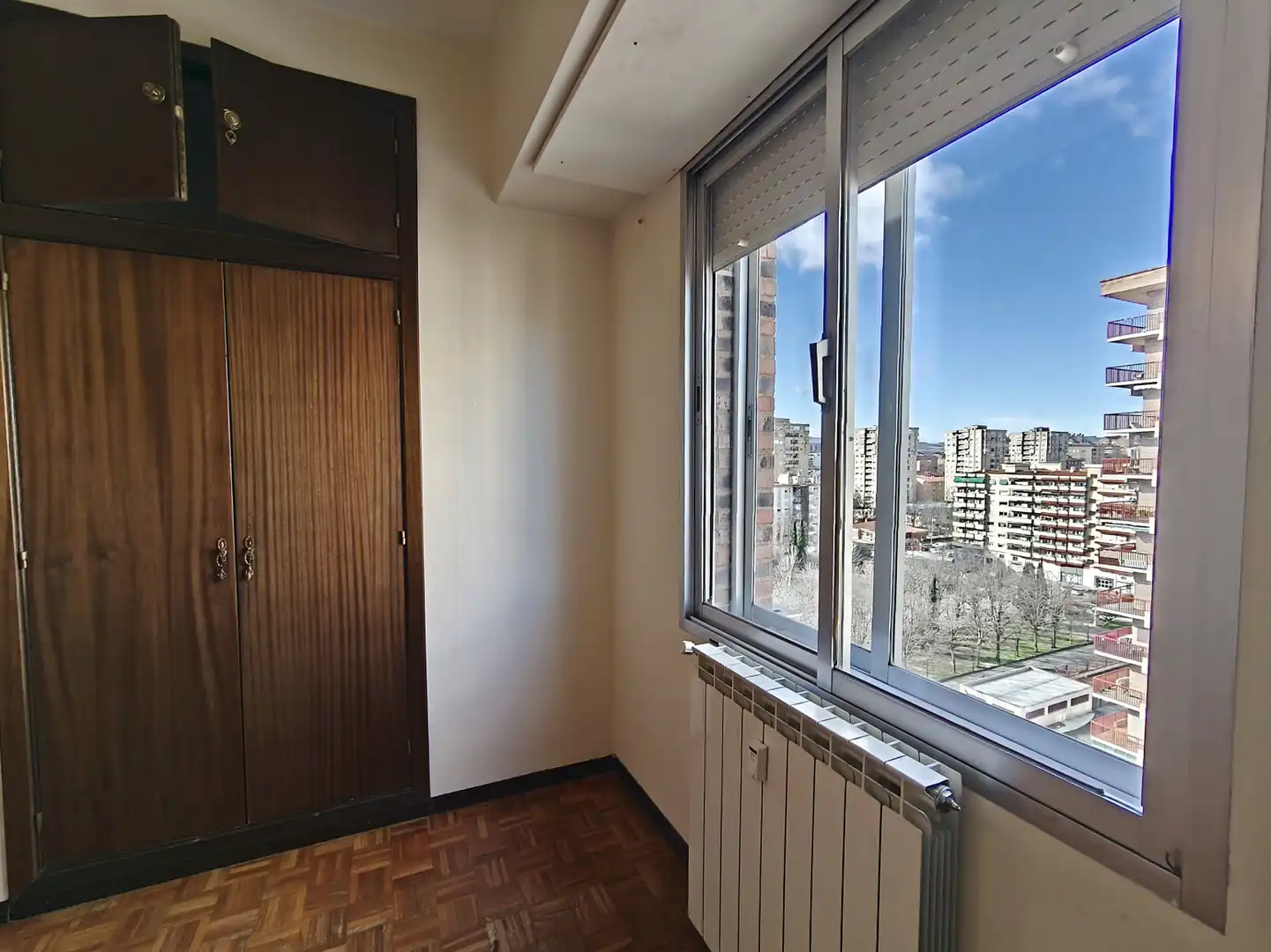 Habitación de Piso en venta en  Logroño con Calefacción, Terraza y Balcón