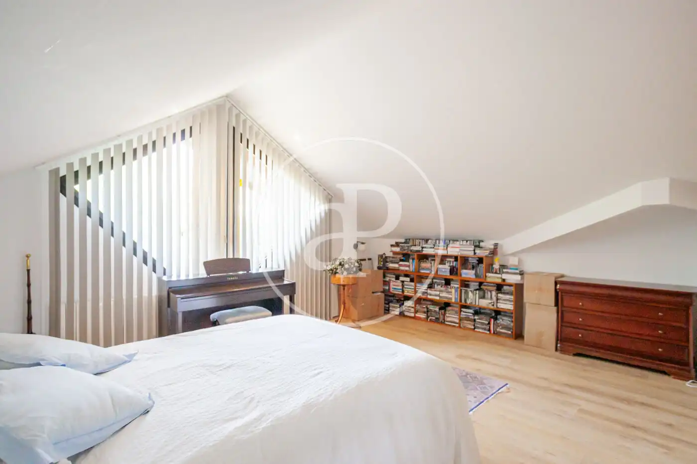 Habitación de Casa o chalet en venta en Pozuelo de Alarcón con Aire acondicionado, Calefacción y Jardín privado