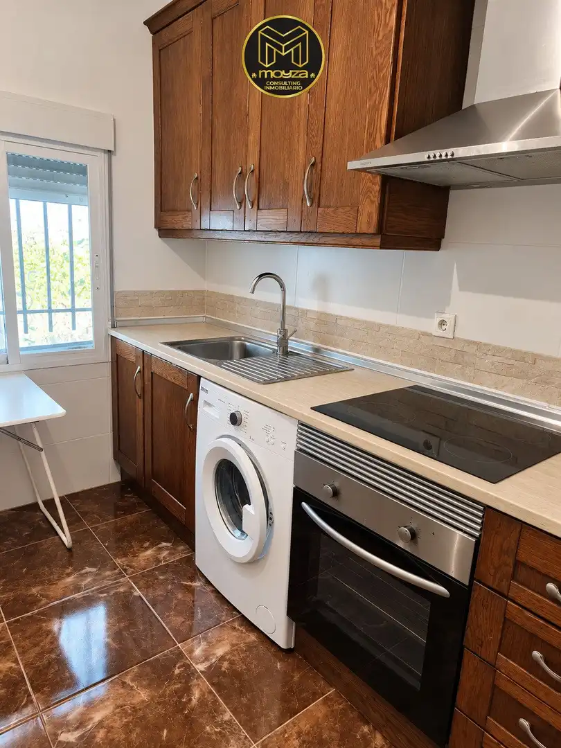 Detached house with garden for sale in Ctra. Circunvalación - La Magdalena, imagen 8
