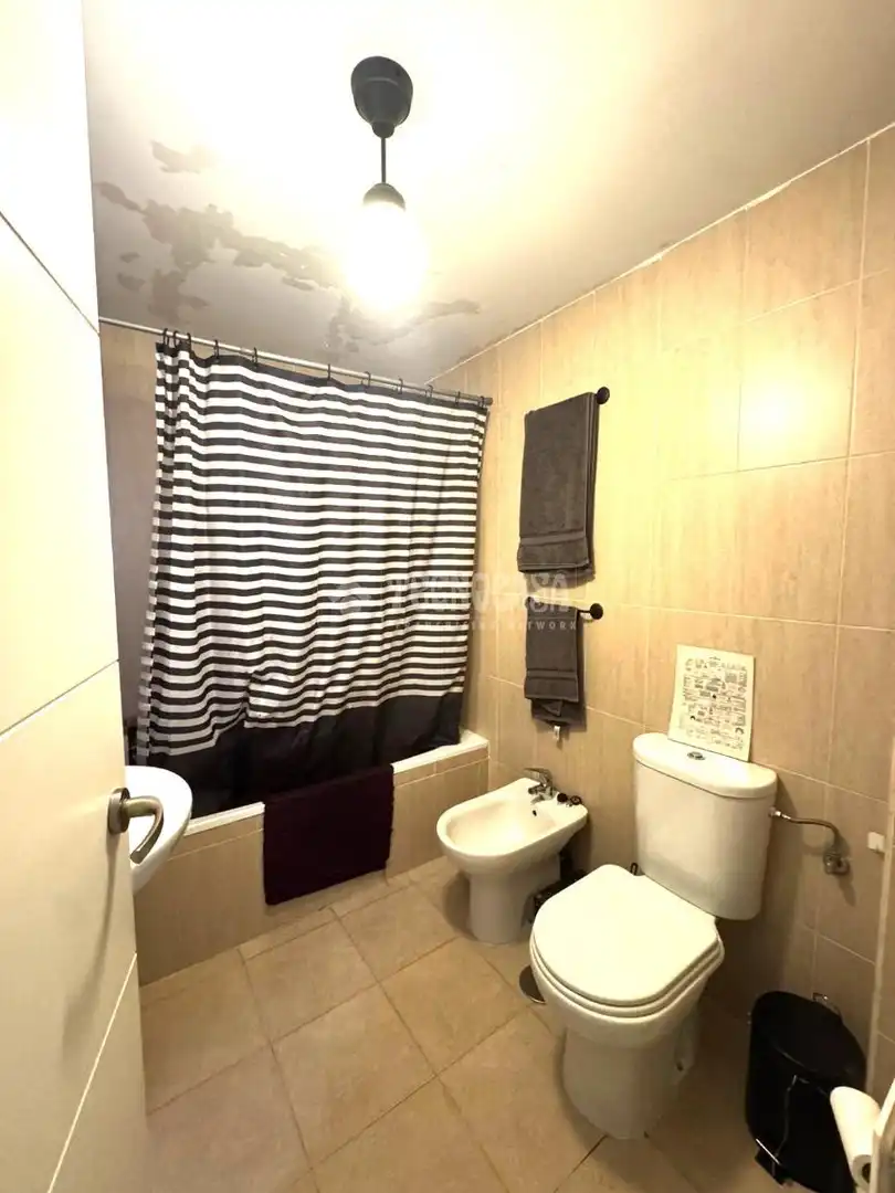Baño de Piso en venta en Parla con Calefacción, Trastero y Piscina comunitaria