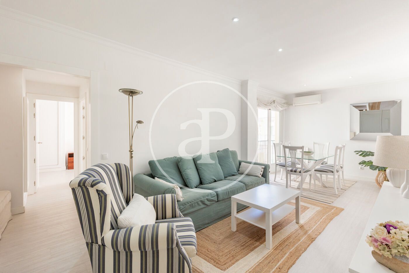 Living room of Flat to rent in  Madrid Capital  with Air Conditioner, Heating and Furnished