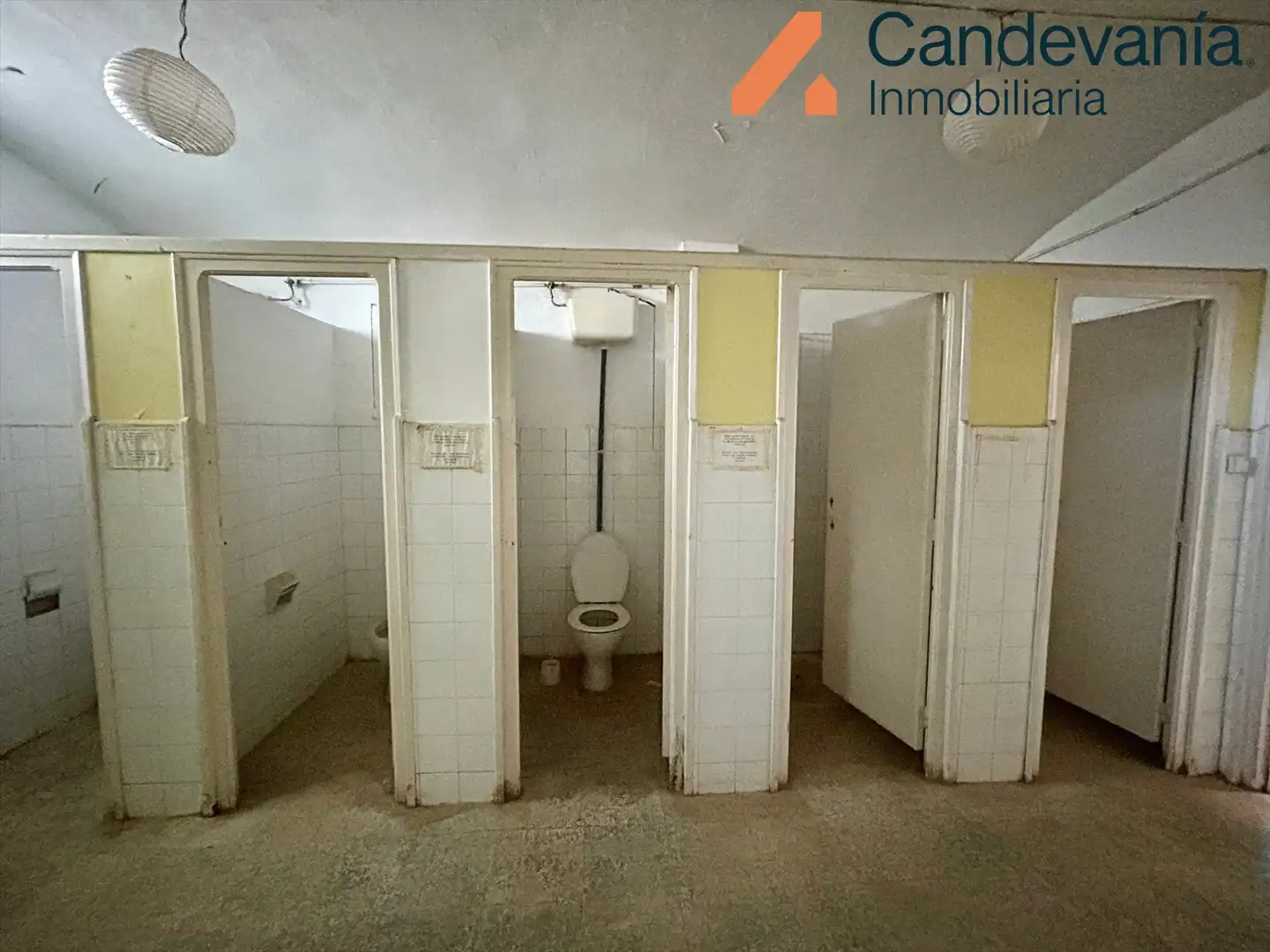 Baño de Nave industrial en venta en Zuera