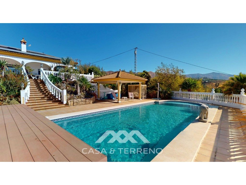Vista exterior de Casa o chalet en venta en Vélez-Málaga con Jardín privado, Terraza y Piscina