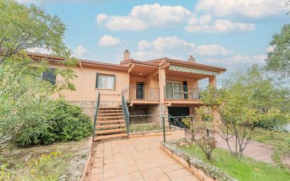 Exterior view of House or chalet for sale in San Lorenzo de El Escorial  with Terrace