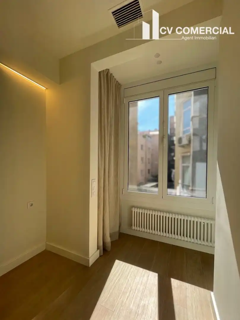 Bedroom of Flat for sale in Barcelona  with Air Conditioner, Heating and Parquet flooring