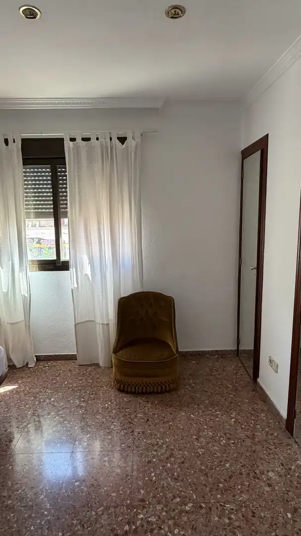 Schlafzimmer von Wohnung zur Miete in Valencia mit Terrasse, Möbliert und Waschmaschine