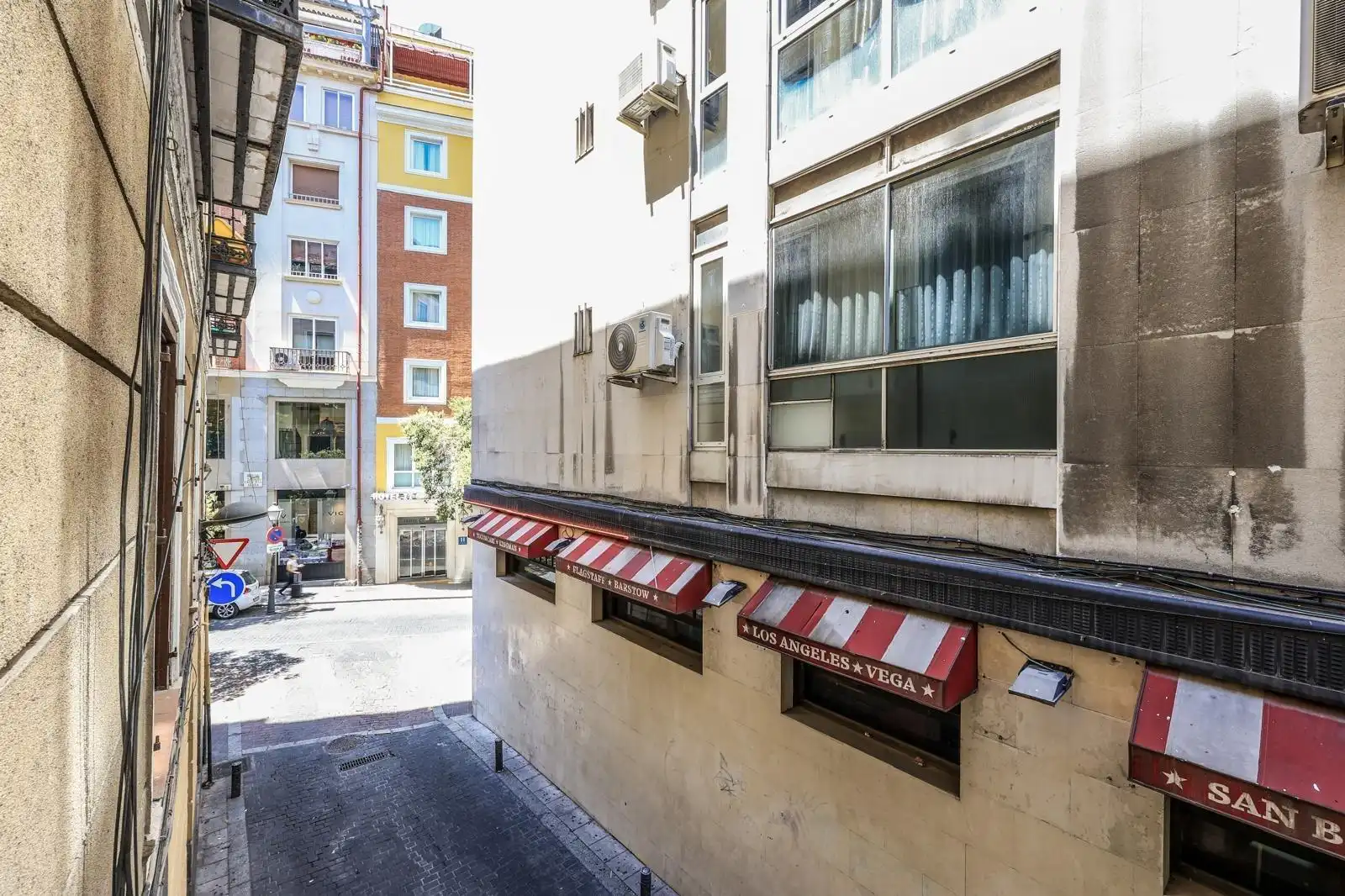 Vista exterior de Piso en venta en Madrid con Calefacción y Amueblado