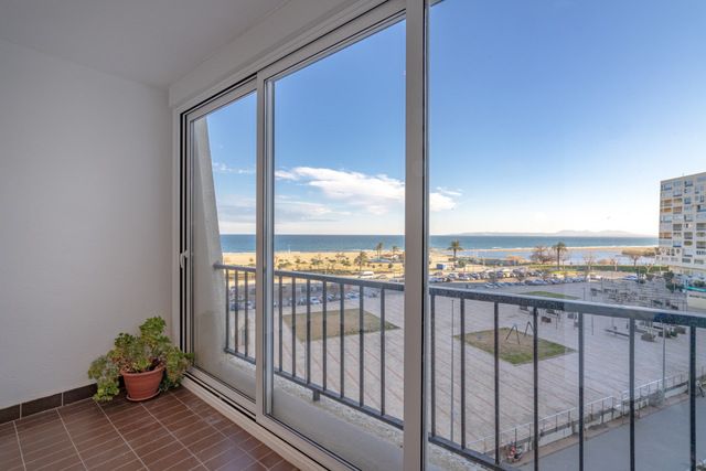 Dormitori de Apartament en venda en Empuriabrava amb Terrassa