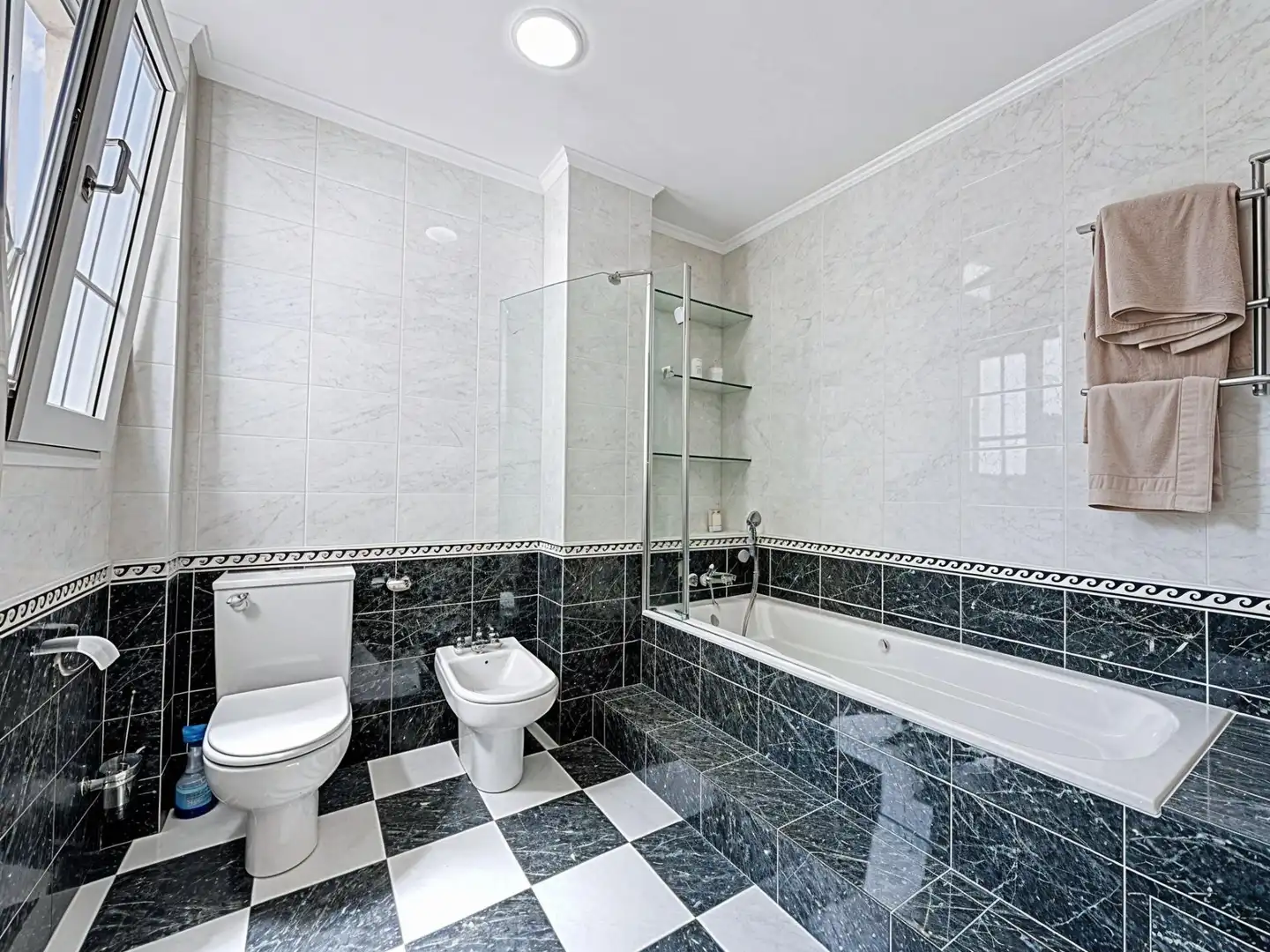 Bathroom of Houses for sale in Valencia  with Air Conditioner, Heating and Parquet flooring