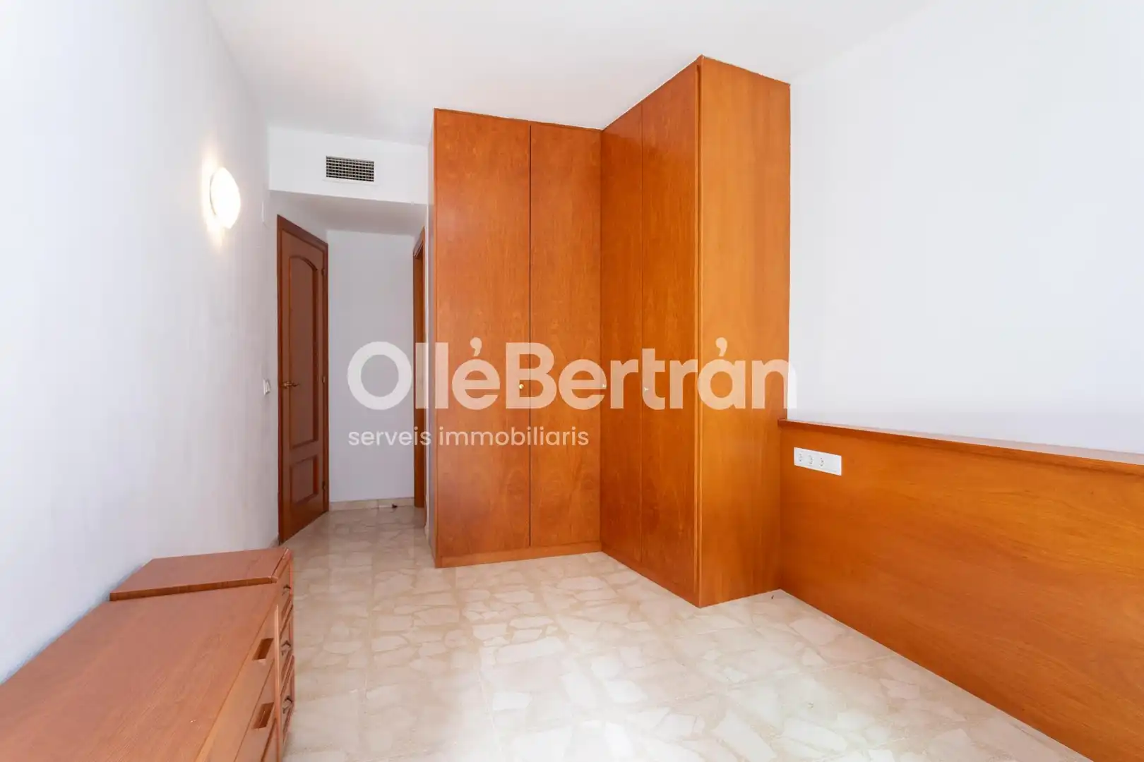 Habitación de Piso en venta en Barcelona con Calefacción, Horno y TV