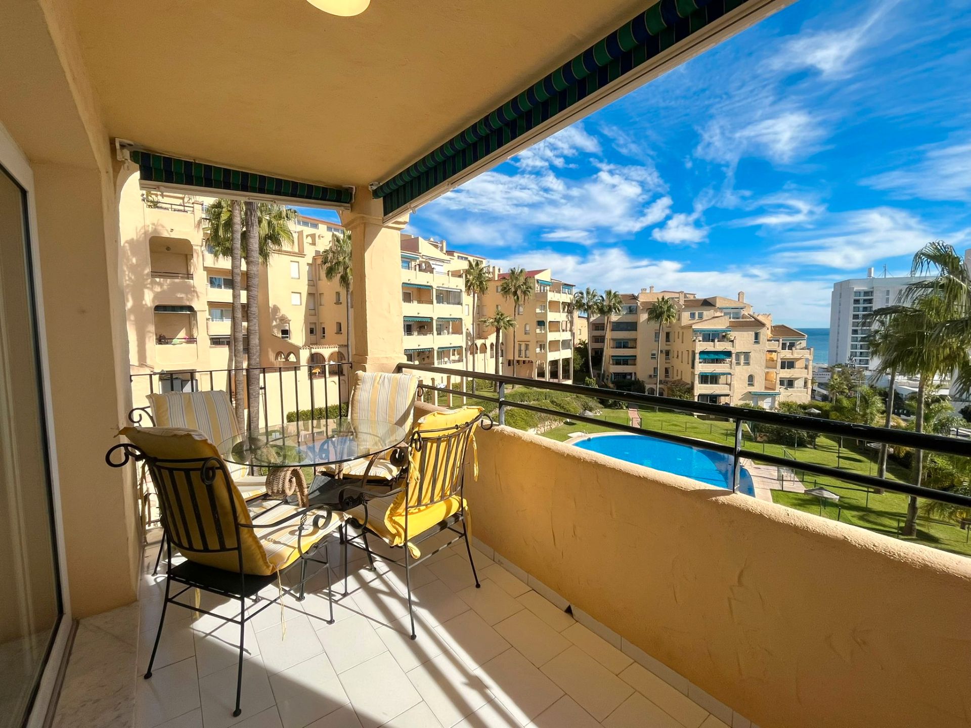 Vista exterior de Pis de lloguer en Benalmádena amb Aire condicionat, Terrassa i Moblat