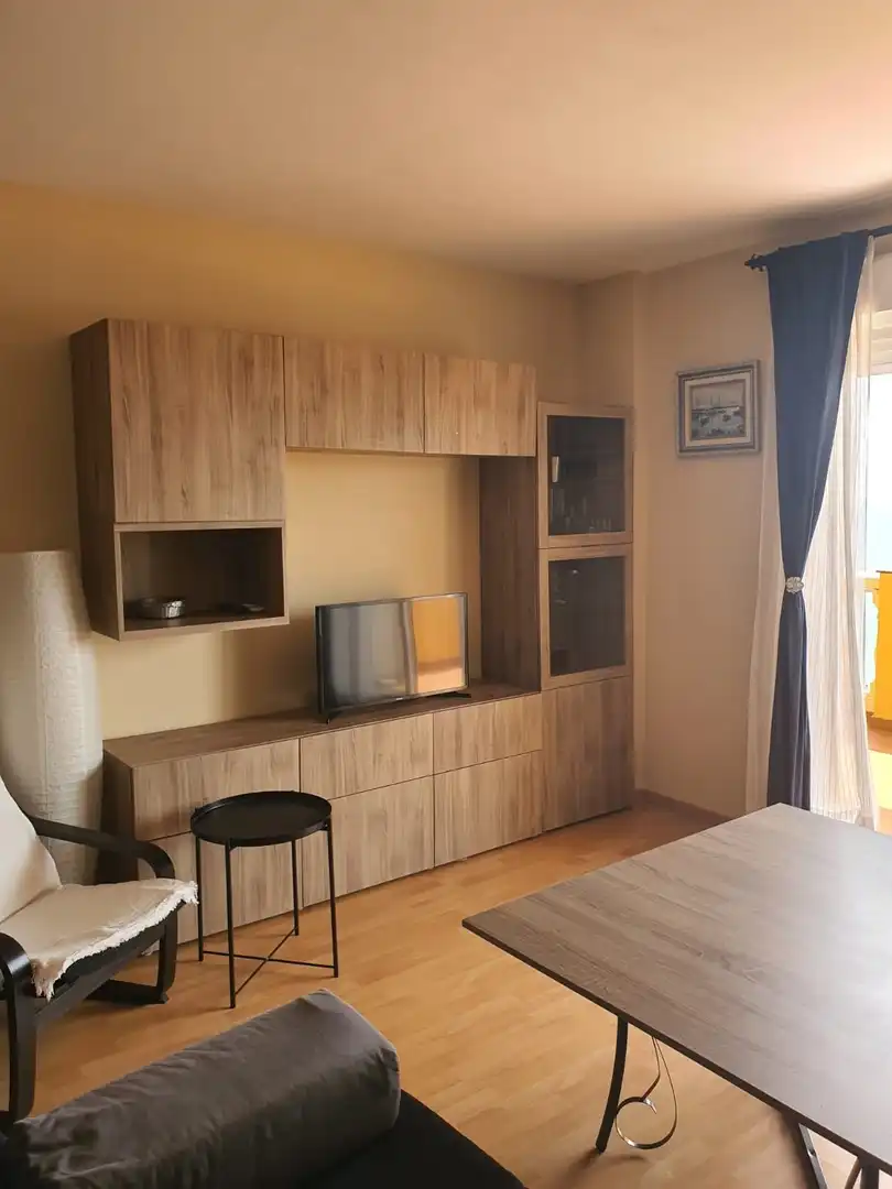 Sala d'estar de Apartament de lloguer en Fuengirola amb Aire condicionat, Calefacció i Terrassa