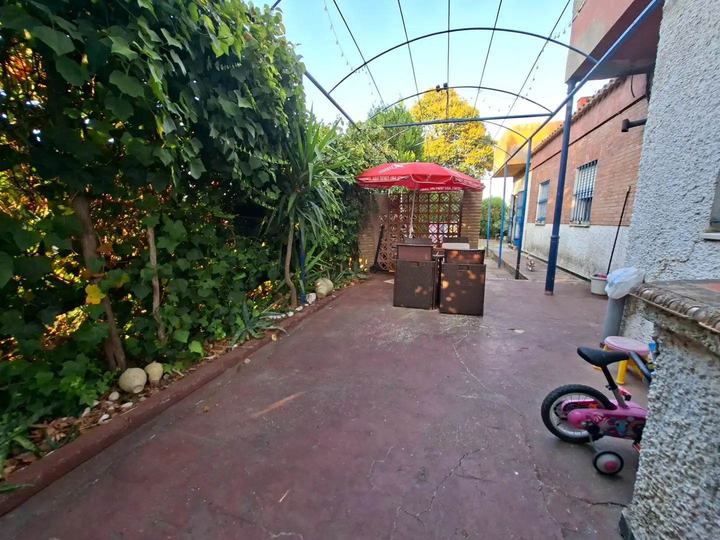 Garden of Houses for sale in Espartinas  with Air Conditioner, Heating and Private garden